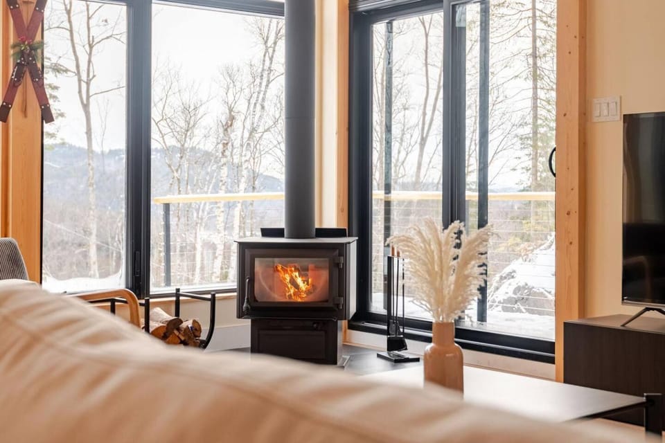 La Kabina with Mt Tremblant view Chalet in Ontario
