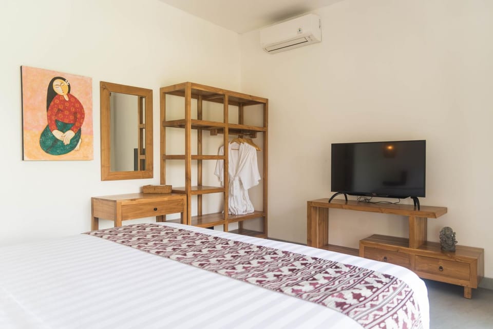 TV and multimedia, Bedroom, safe, wardrobe