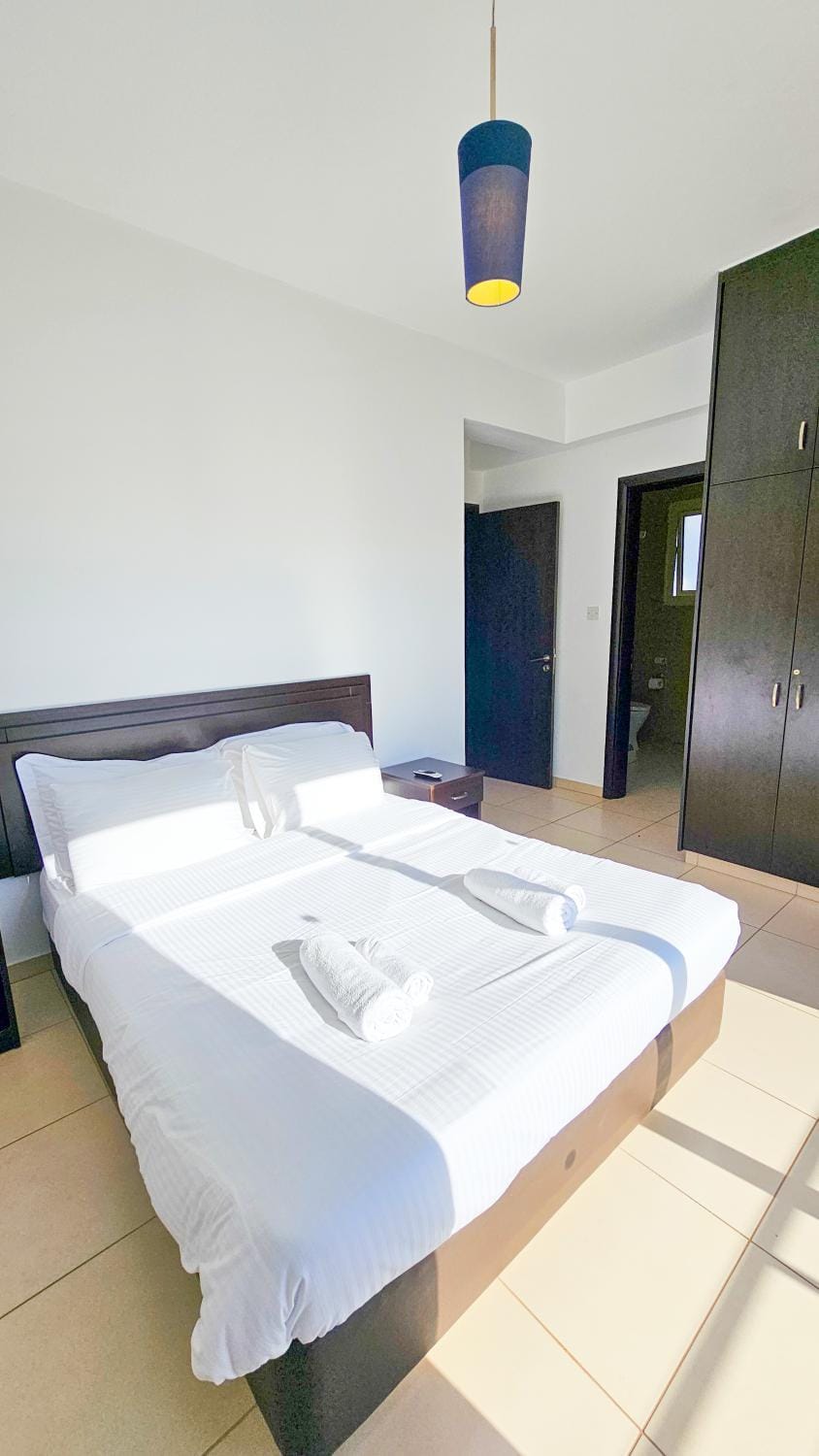 Bed, Bedroom, towels, wardrobe