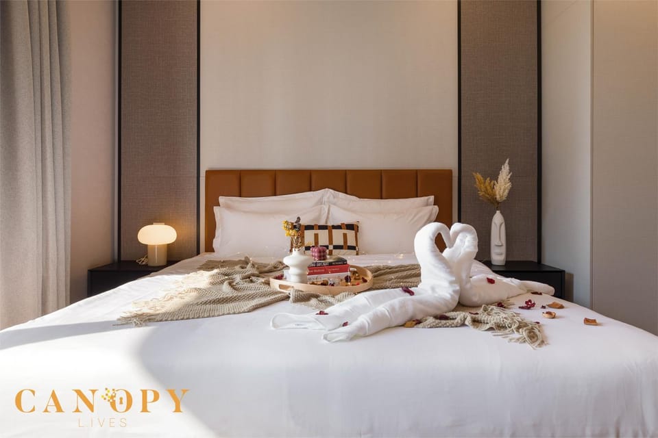 Bed, towels