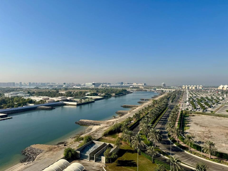 Canal & Marina View 1BR High Floor Pool & Gym Apartment in Abu Dhabi