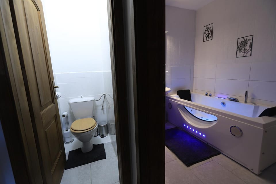 Toilet, Bathroom, Bath