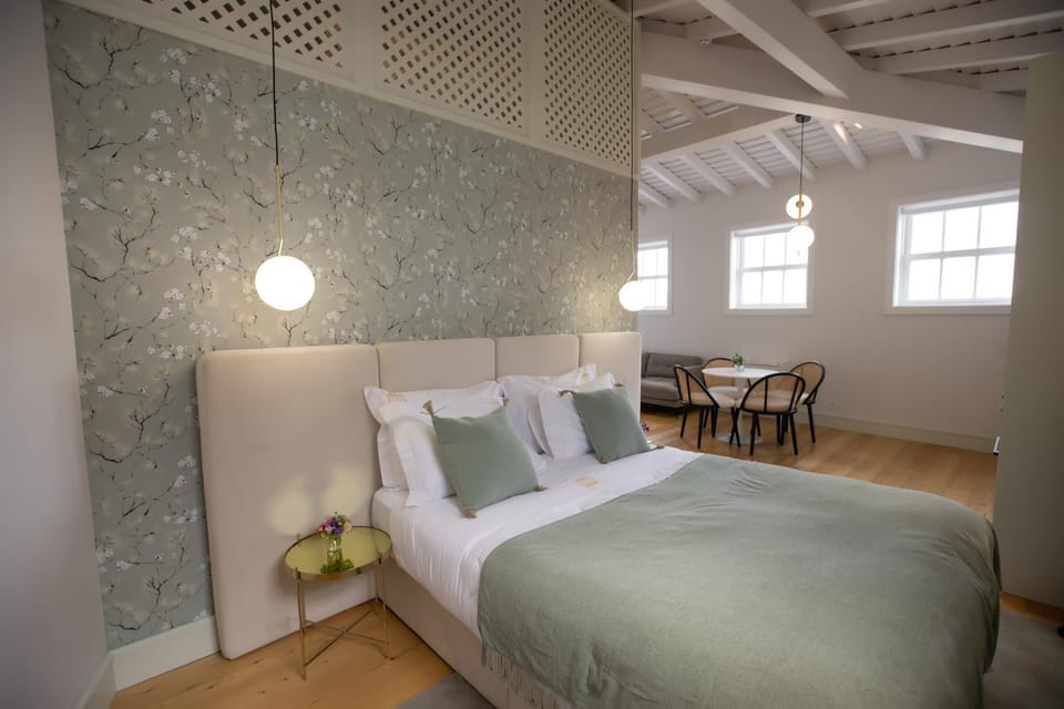 Bed, Living room, Bedroom