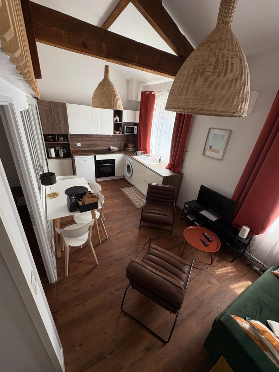 TV and multimedia, Kitchen or kitchenette, Living room, Dining area