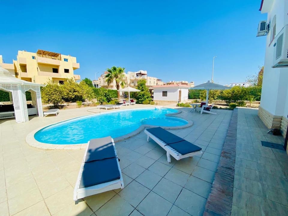 Swimming pool, Swimming pool