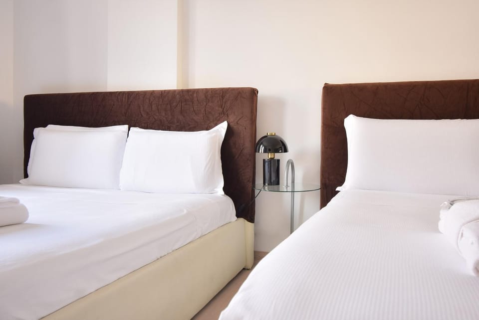 Bed, towels