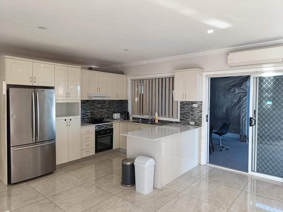 Cozy Room in Spacious, Two Story Home - GC Vacation rental in Merrylands