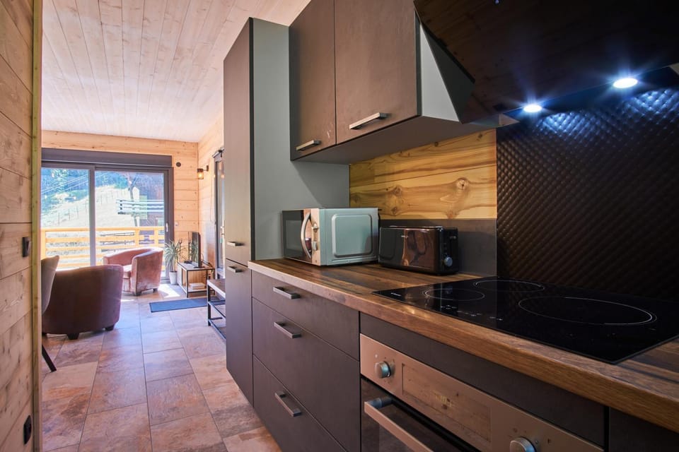Kitchen or kitchenette, Living room