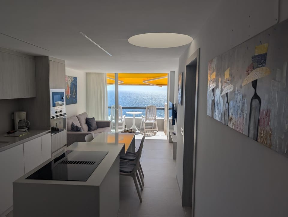 Kitchen or kitchenette, Dining area, Sea view