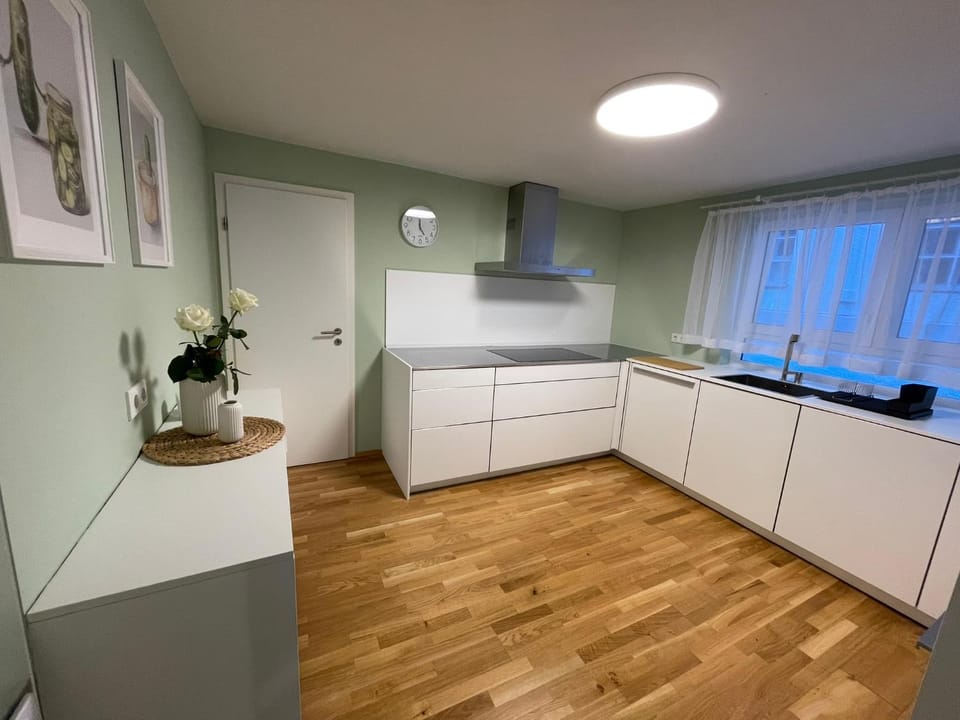 Kitchen or kitchenette, kitchen, kitchen
