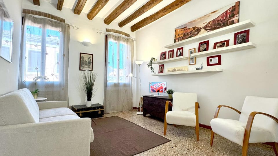 Communal lounge/ TV room, Living room