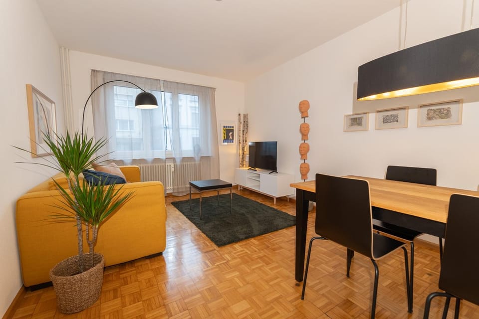 TV and multimedia, Living room, Seating area, Dining area, Evening entertainment