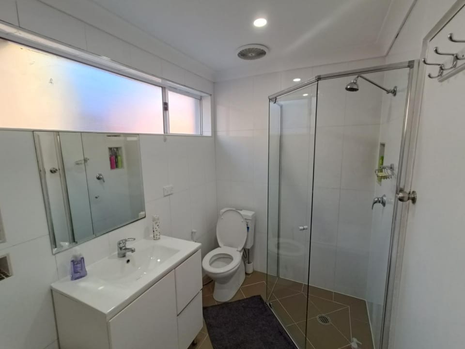 Large, Family Room with Spacious, Private Balcony - GE Vacation rental in Merrylands