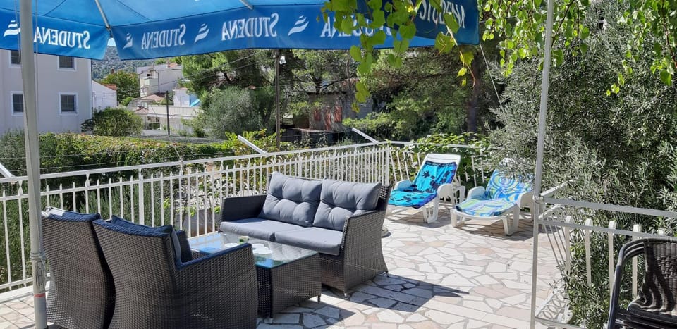 Property building, Patio, Day, Balcony/Terrace, Seating area, Garden view, sunbed