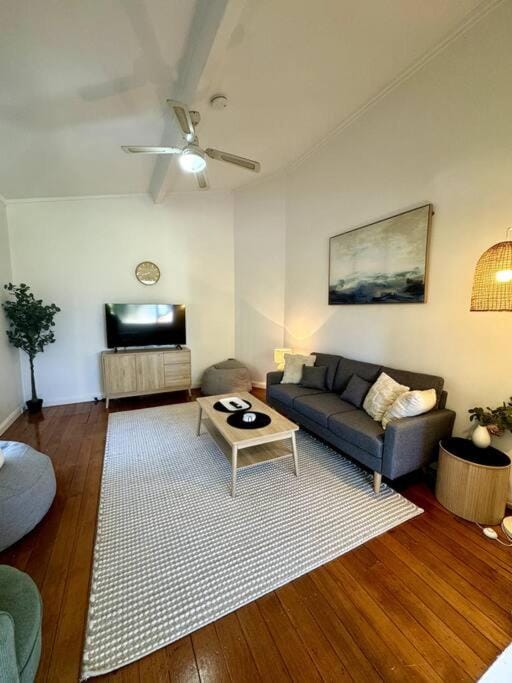 One Bed Apartment - Coogee Beach Apartment in Sydney