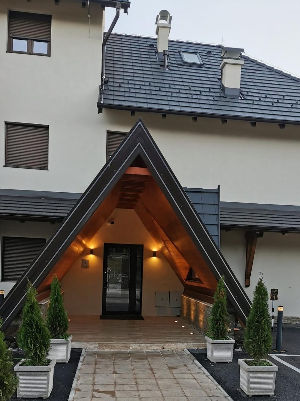 Property building, Facade/entrance, Day