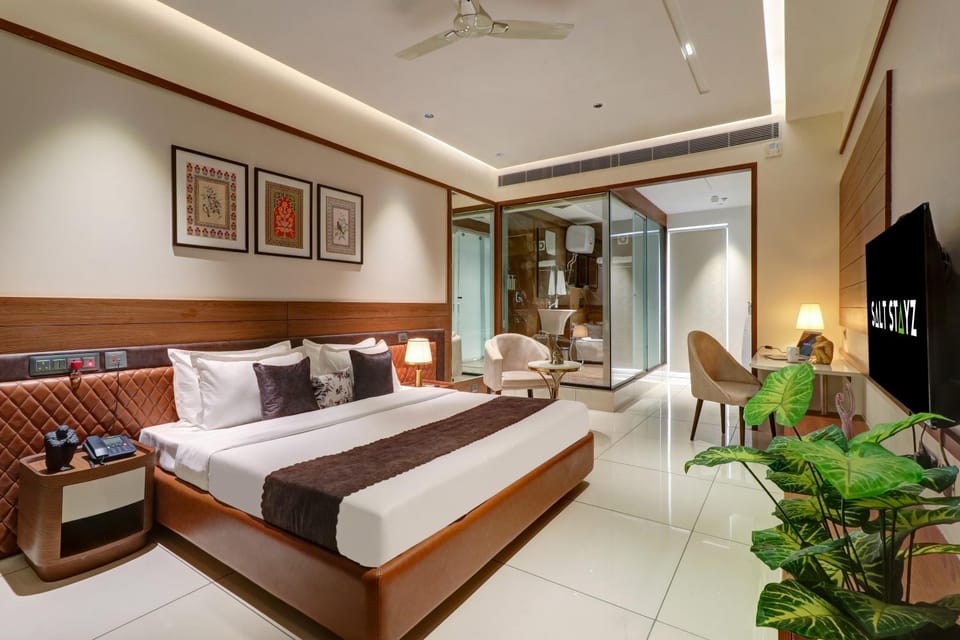 Communal lounge/ TV room, Bed, TV and multimedia, Living room, Photo of the whole room, Seating area, Evening entertainment, Bedroom, fireplace