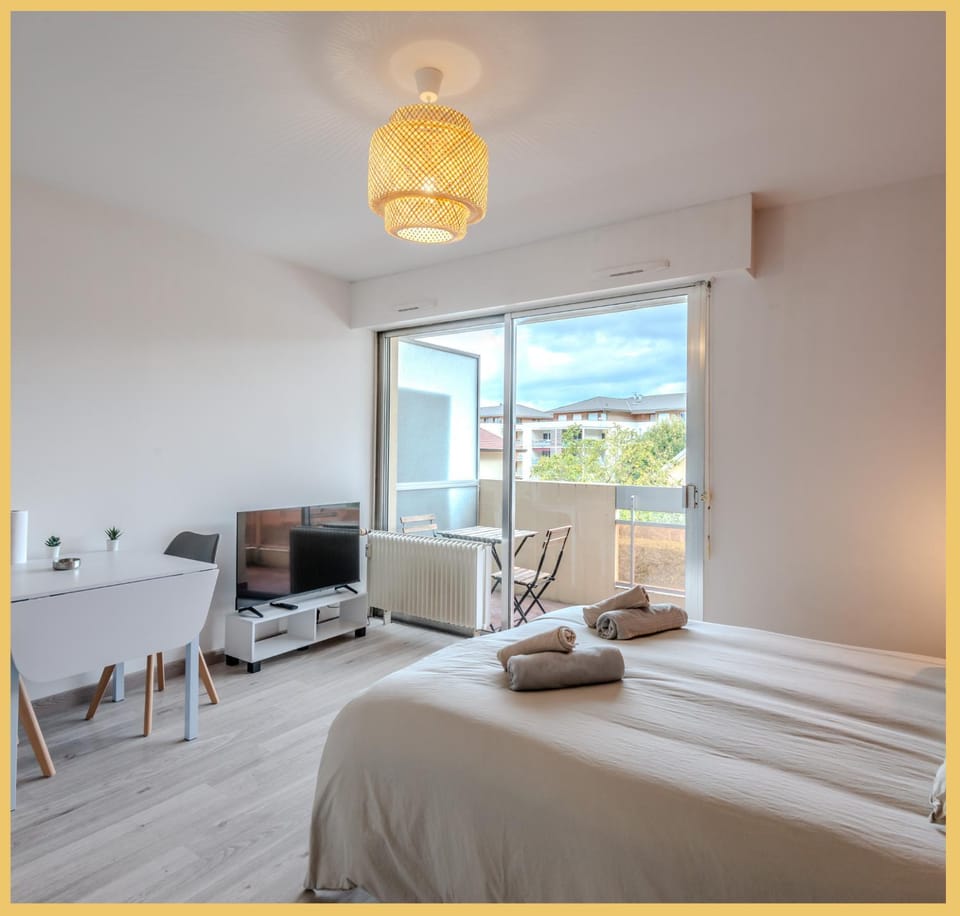 Le Cosy Nest I Studio I Etrembières Apartment in Canton of Geneva