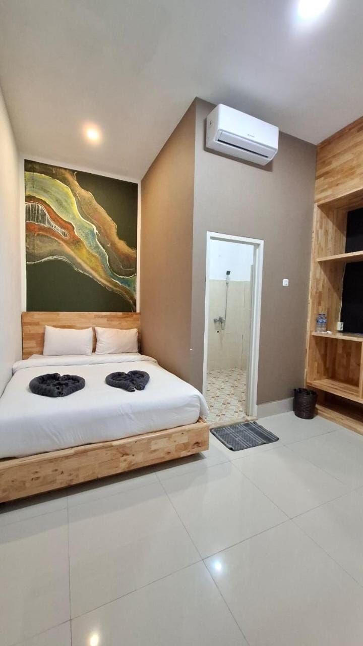Bed, Bedroom, wardrobe, air conditioner