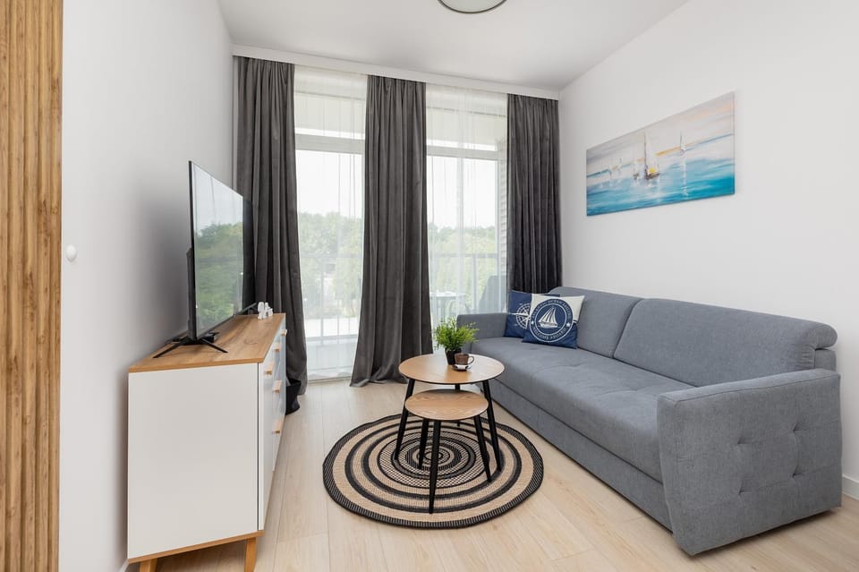 TV and multimedia, Living room, Seating area, Evening entertainment