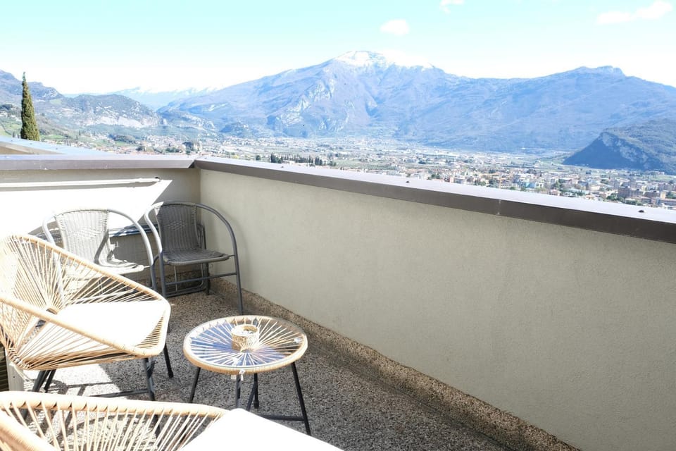 View (from property/room), Balcony/Terrace, City view, Garden view, Lake view, Quiet street view