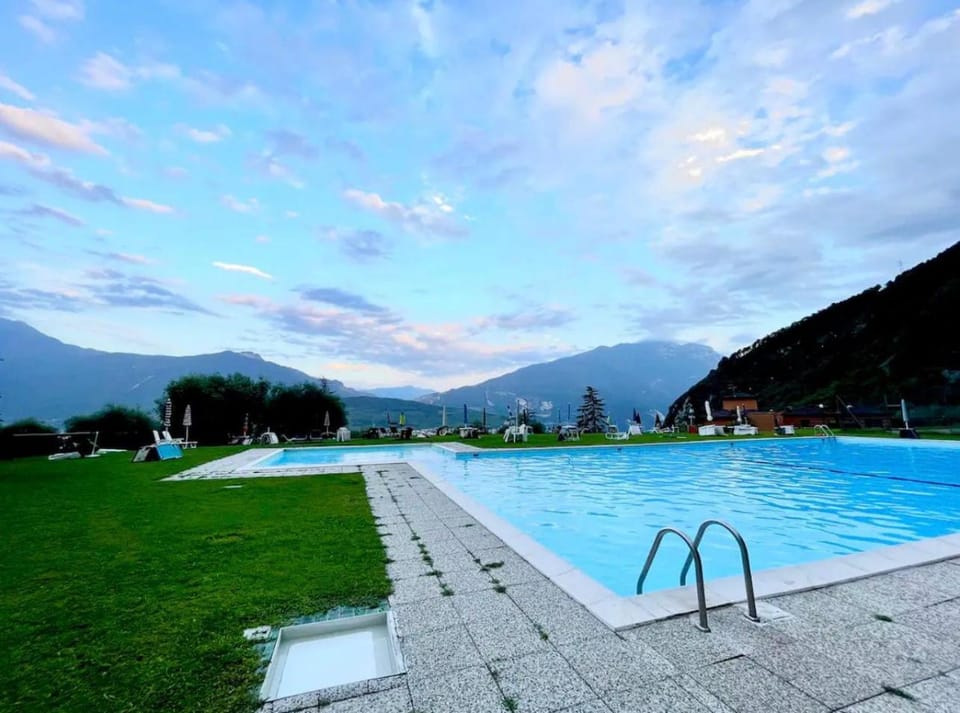 Nearby landmark, Day, Natural landscape, Garden, Mountain view, Pool view, Swimming pool, Swimming pool, sunbed