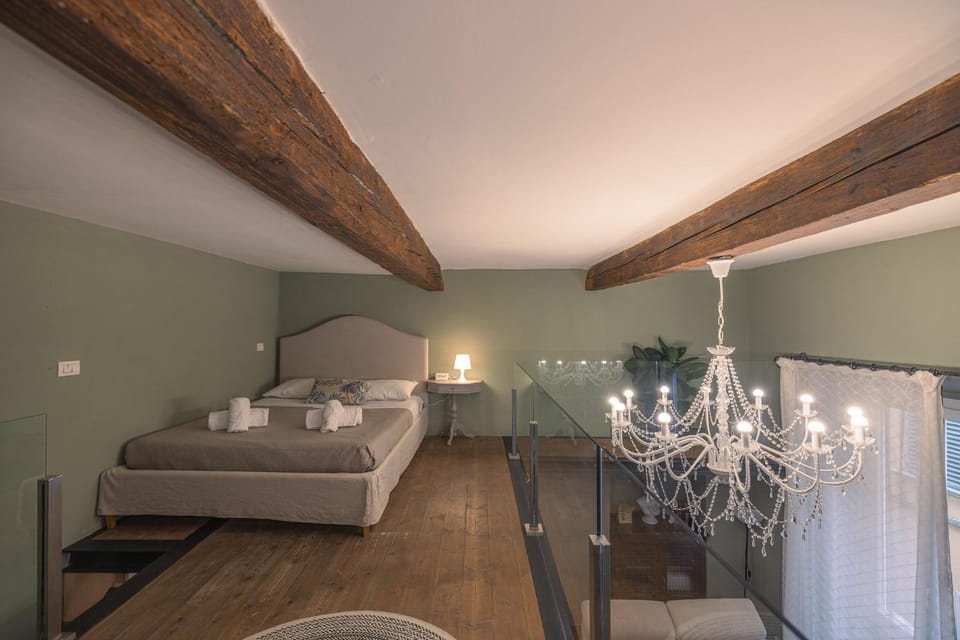 Bed, Living room, Photo of the whole room, Bedroom