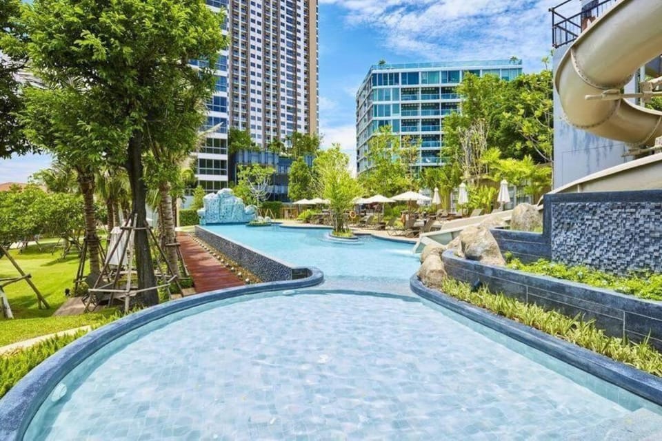 Sea View High Floor 2 Bed Room Apartment in Pattaya City