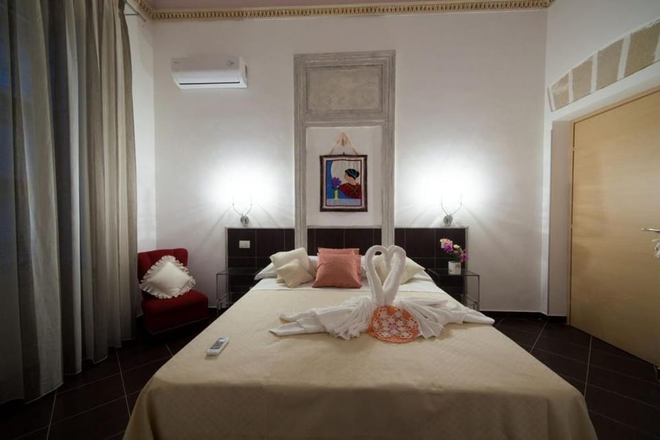 Spring, Bed, Winter, Summer, Photo of the whole room, Autumn, Family, Quiet street view