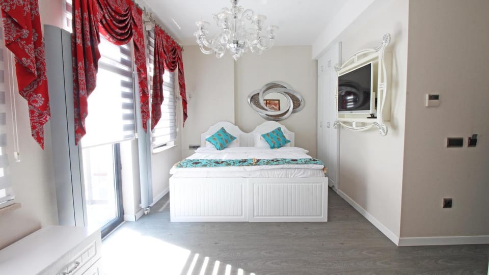 Bed, TV and multimedia, Bedroom, wardrobe