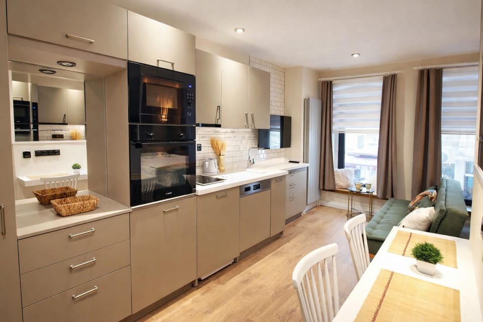TV and multimedia, Kitchen or kitchenette, Seating area, Dining area, dishwasher, oven, stove