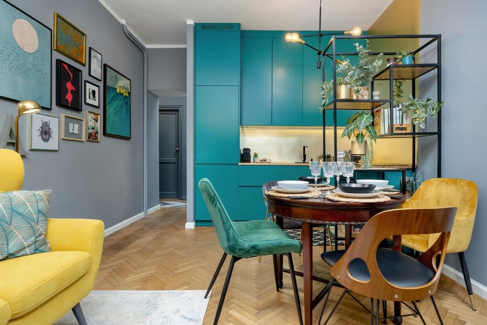 Kitchen or kitchenette, Living room, Seating area, Dining area