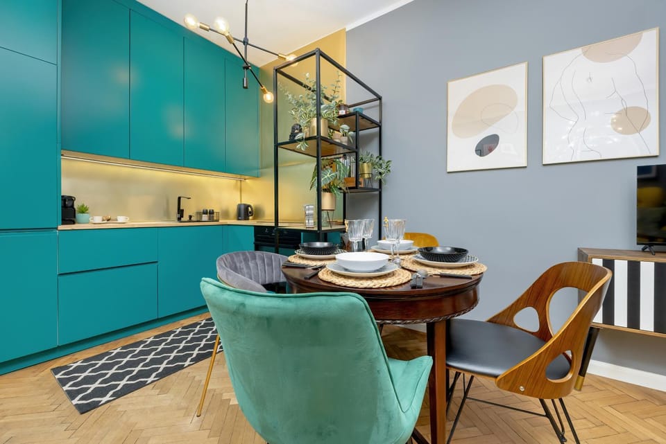 TV and multimedia, Kitchen or kitchenette, Living room, Seating area, Dining area