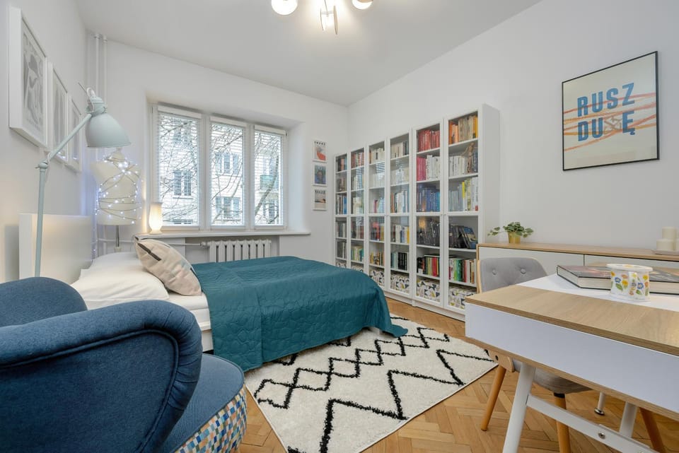 Bed, Photo of the whole room, Seating area, Bedroom