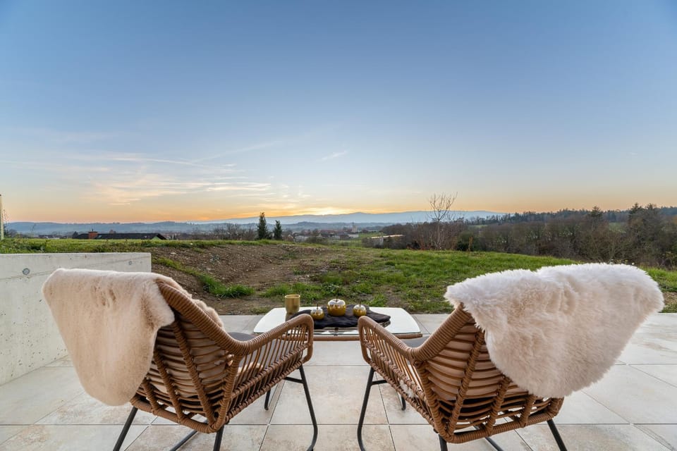 View (from property/room), Balcony/Terrace, Mountain view