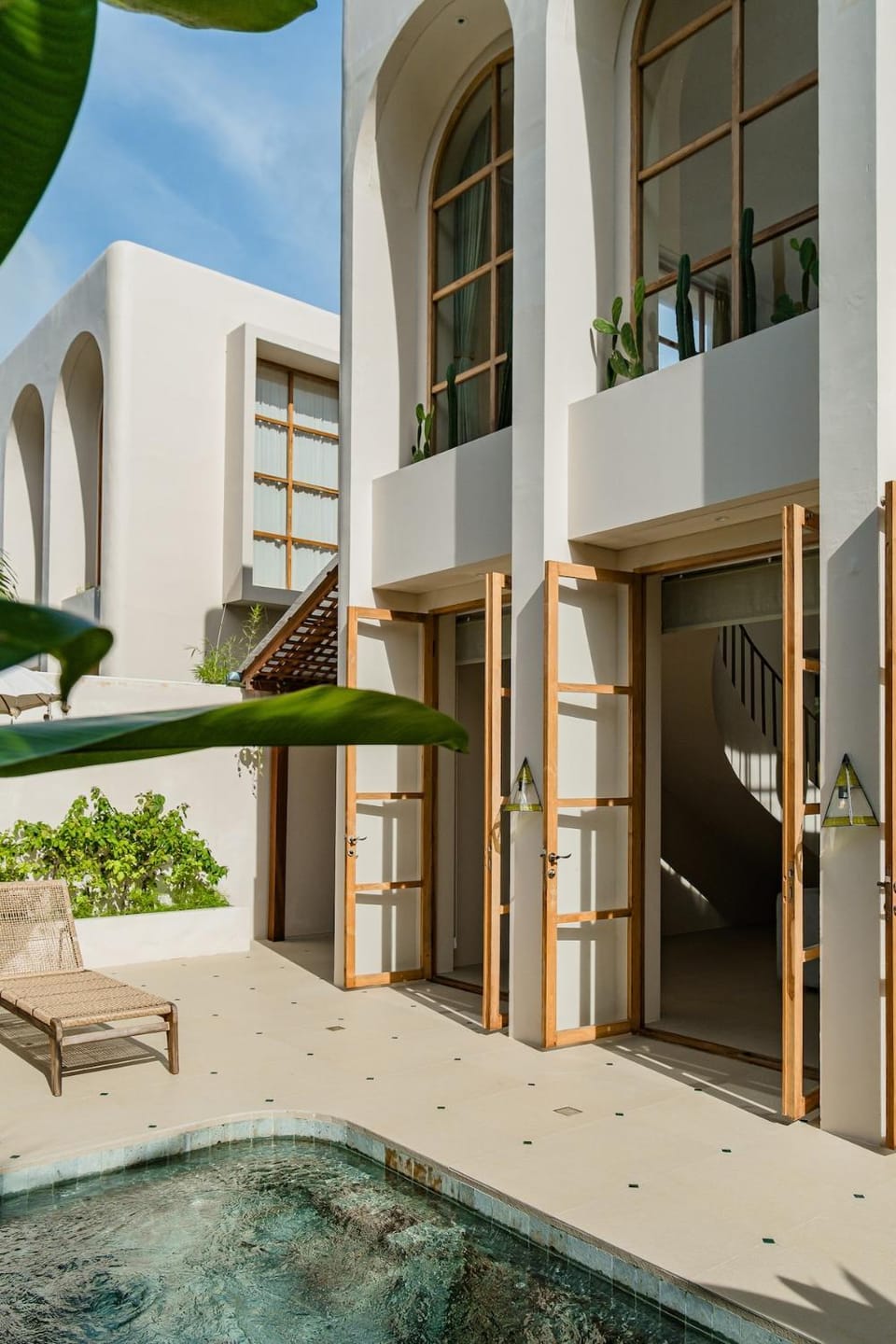 Property building, Balcony/Terrace, Pool view, Swimming pool