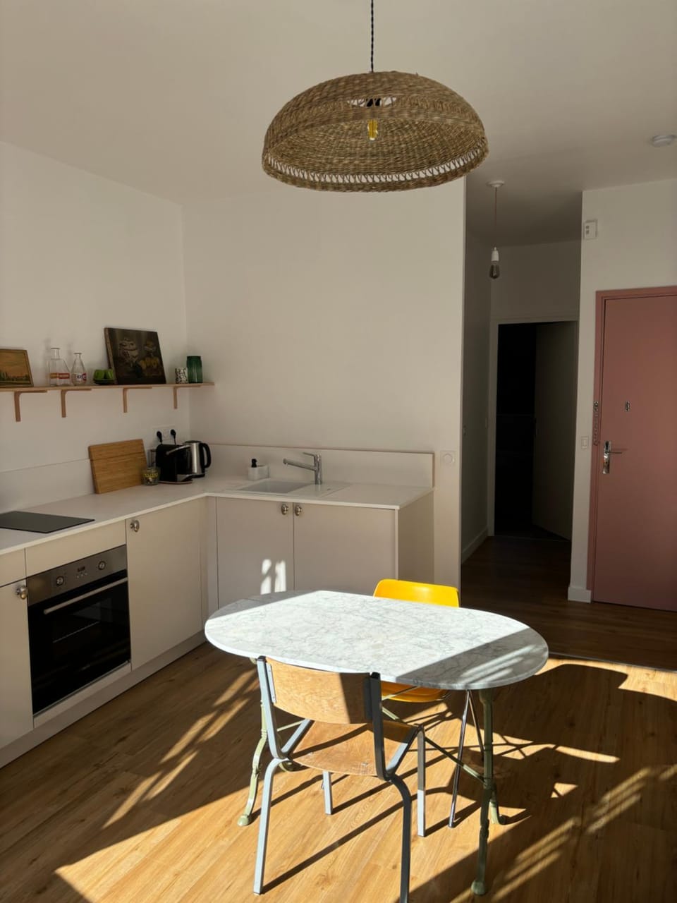 Kitchen or kitchenette, Dining area, oven, stove