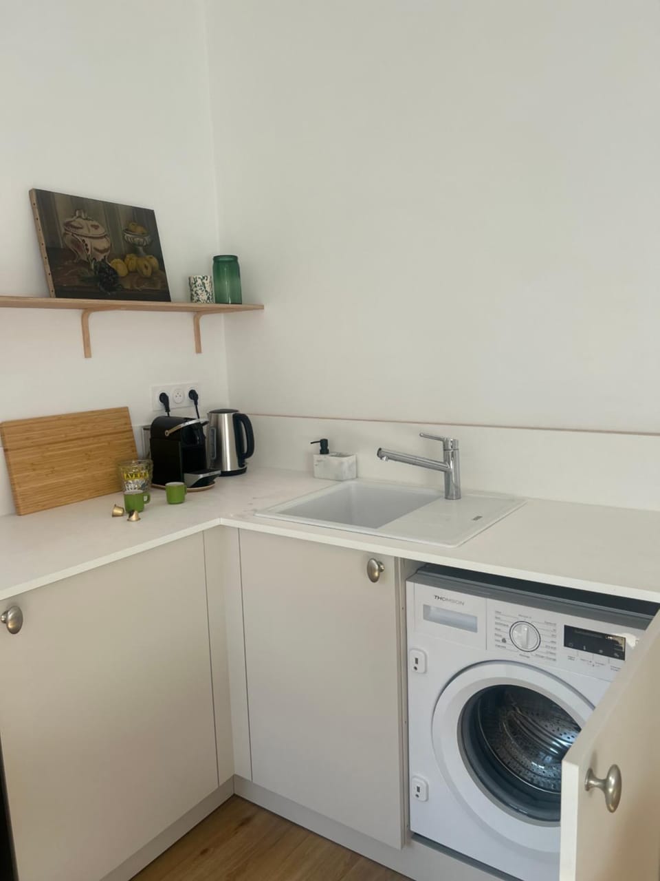 Kitchen or kitchenette, washing machine