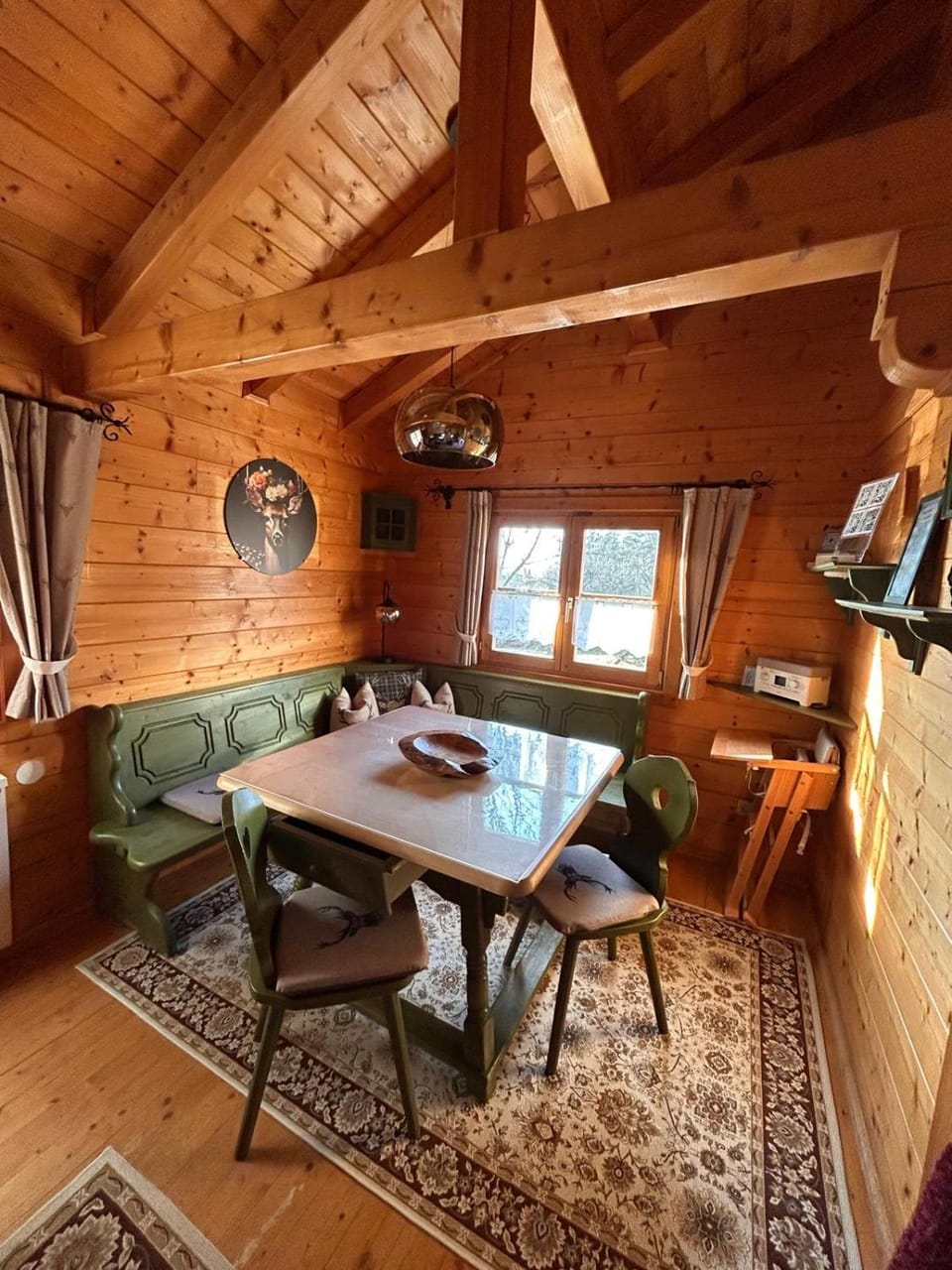 Seating area, Dining area