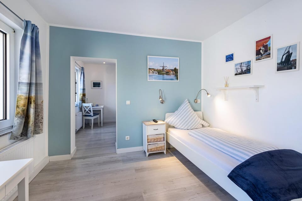Property building, Living room, Bedroom
