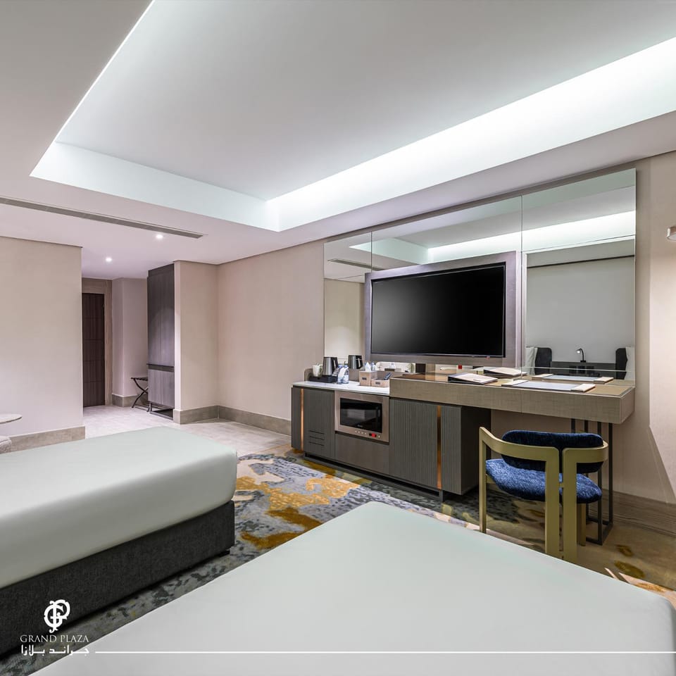Bed, TV and multimedia, Photo of the whole room, Bedroom, oven
