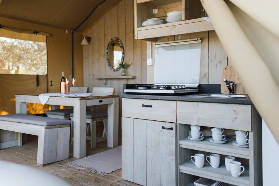 Kitchen or kitchenette, Dining area, pet friendly, stove