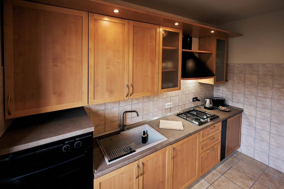 Coffee/tea facilities, View (from property/room), Kitchen or kitchenette, Decorative detail, Food, City view, City view, Street view, Street view, Family, Inner courtyard view, furniture, heating, internet, internet, oven, pet friendly, stove, stove, toaster, toaster, washing machine, kitchen, kitchen, air conditioner