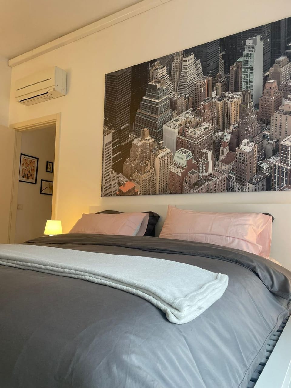 Bed, Bedroom, air conditioner