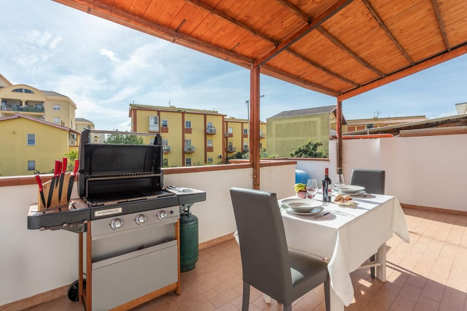 Property building, BBQ facilities, Balcony/Terrace, City view