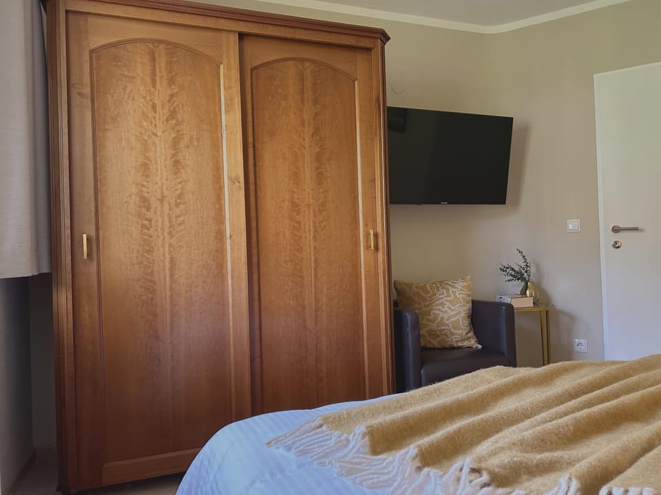 TV and multimedia, Bedroom, wardrobe