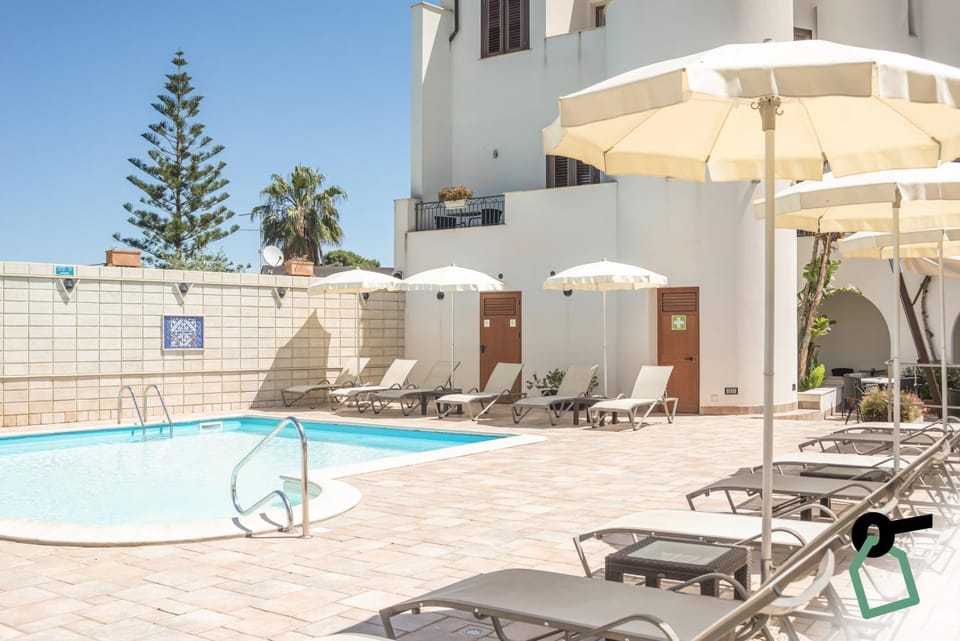 Pool view, Swimming pool, sunbed