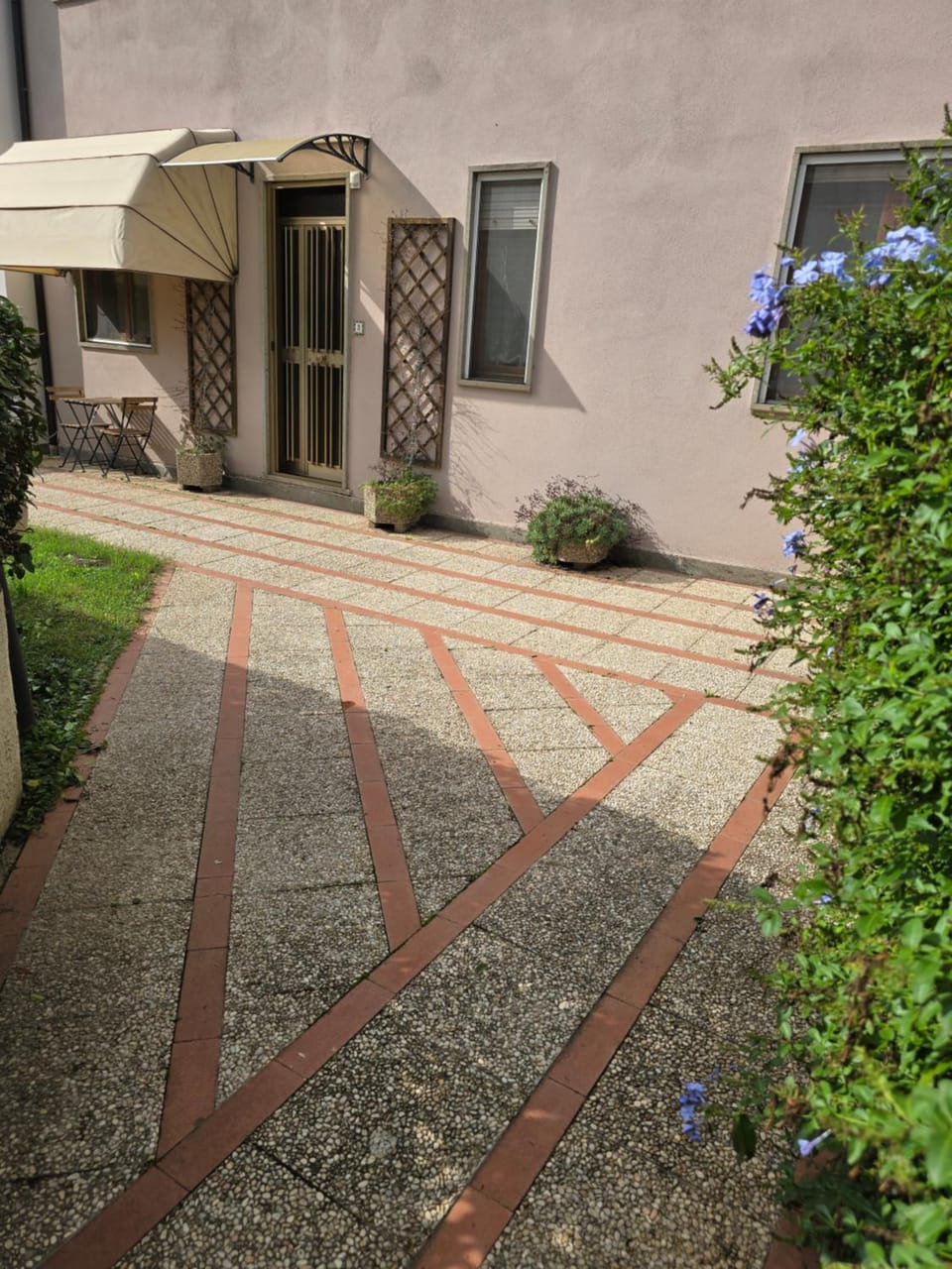 Property building, Garden view