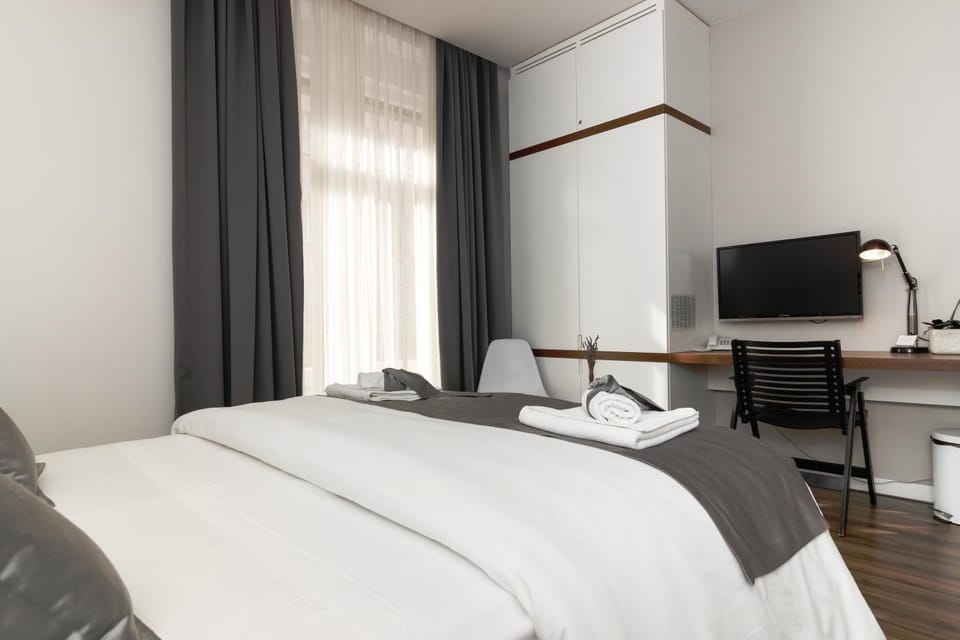 Bed, TV and multimedia