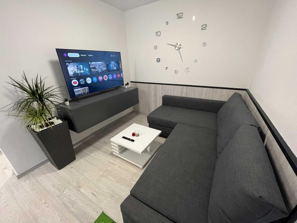 Communal lounge/ TV room, TV and multimedia, Living room, Seating area